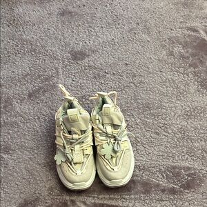 Women's Cream Sneakers with Leaf Detail